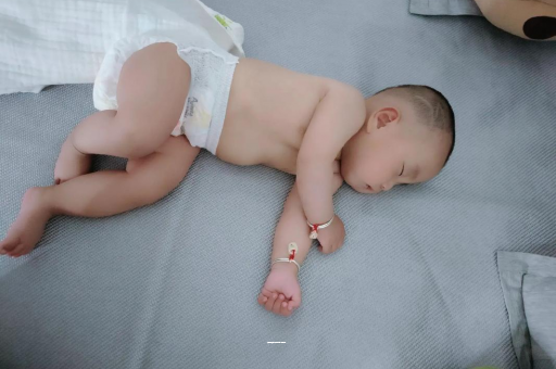 乌兰察布宝宝上火有眼屎